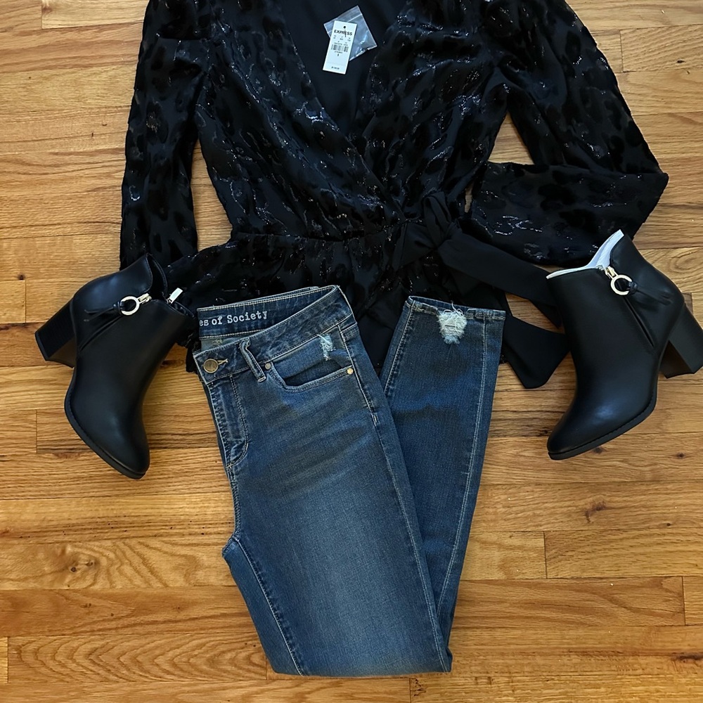 Like New! Articles Of Society Jeans size 28 - Picture 2 of 7